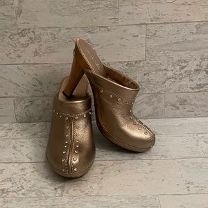 Michael kors high heels size 6 m, preowned in good condition, no rips or tears